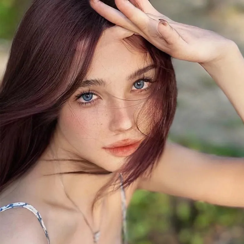 EyeLensy Stunna Meid Blauw Gekleurde Contactlenzen 1 Jaar