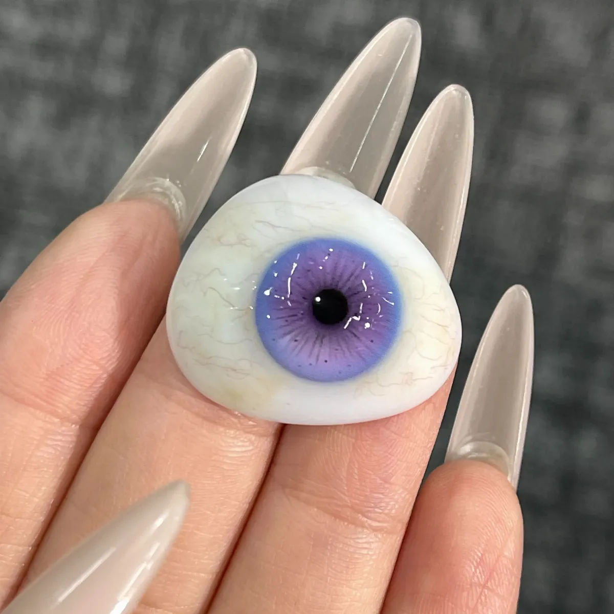 EyeLensy มิสทีเรียไวโอเล็ต คอนแทคเลนส์สี ใช้ 6 เดือน