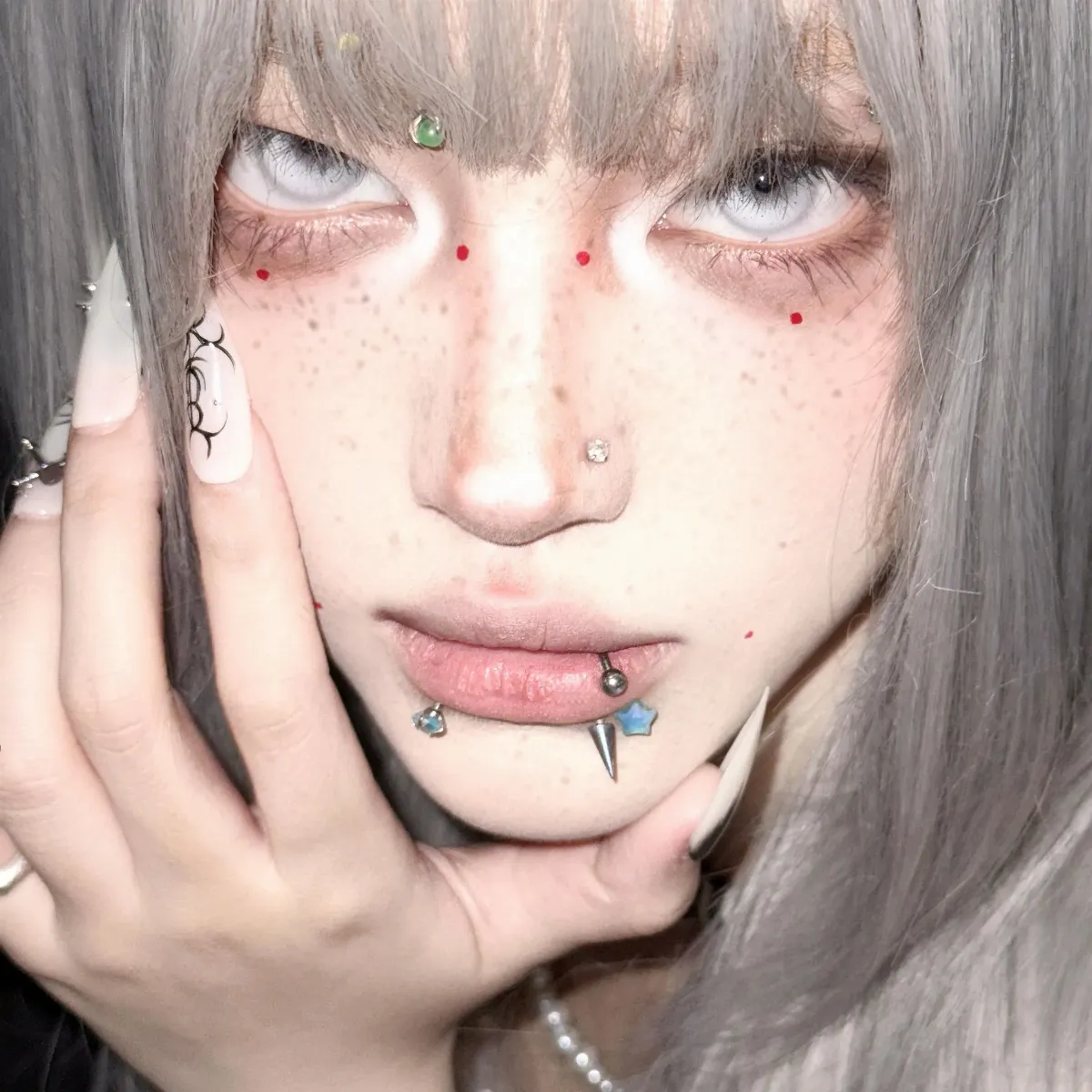 EyeLensy Mysteria Weiß Farbige Kontaktlinsen 6 Monate